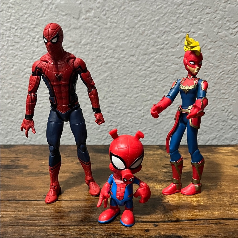 Superhero Action Figure Set - Red and Blue